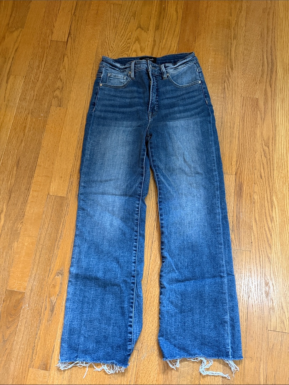 High-Rise Wide-Leg Jeans in Medium Blue with Frayed Hem